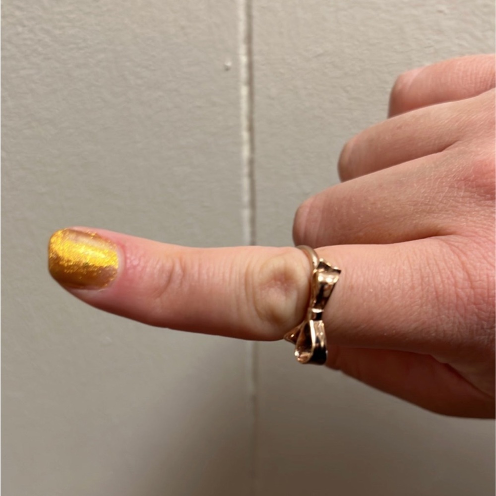 Kate spade ring size 7 bow tie gold toned